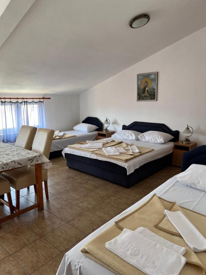 Apartmani Goran I Jelena Zec Budva Luaran gambar